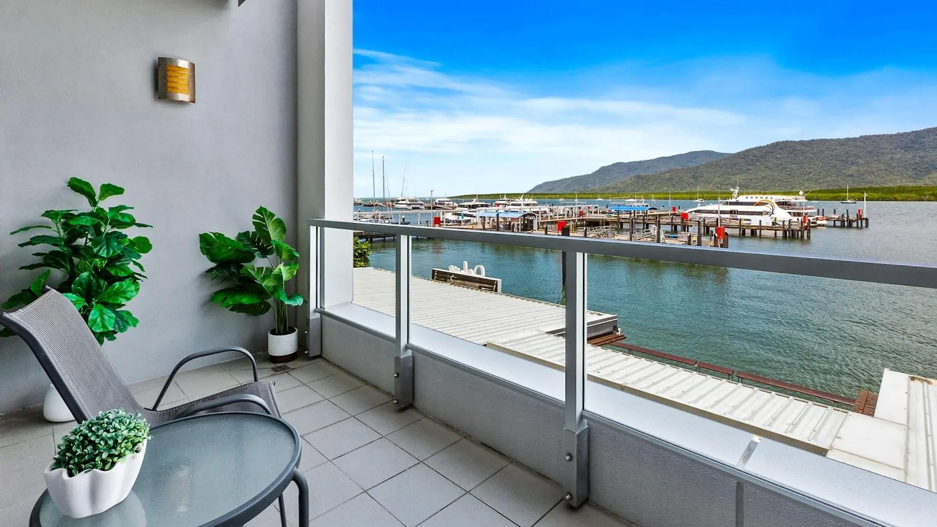 Reef - Waterfront City Pool Sauna & Gym Cairns Austrálie