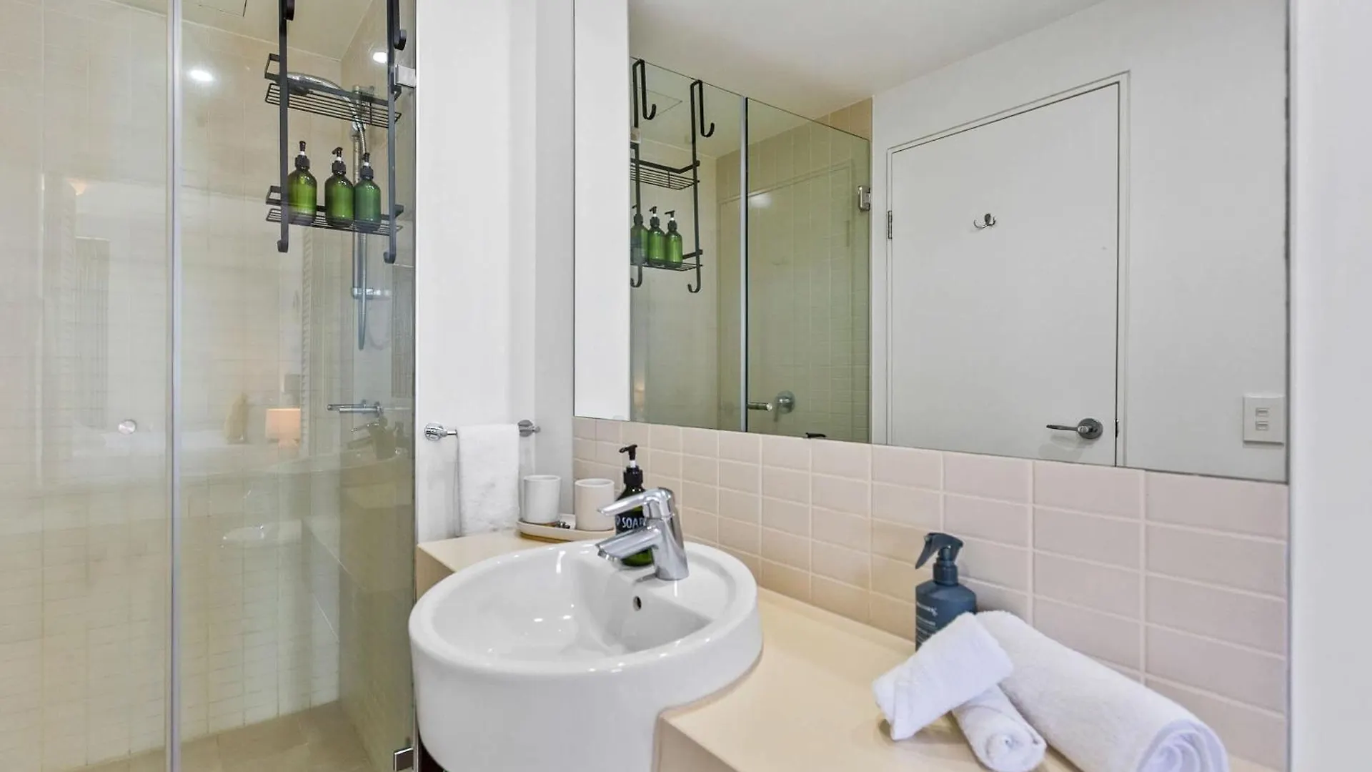 Reef - Waterfront City Pool Sauna & Gym Cairns